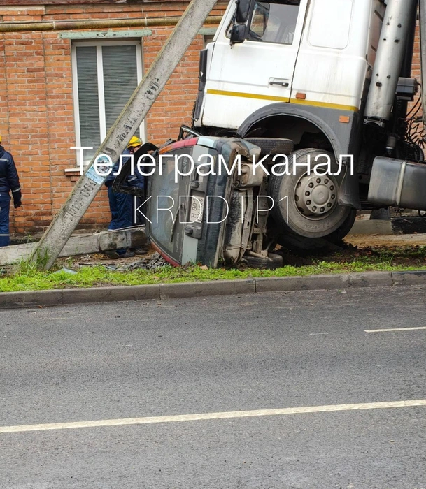 У машины номера Приморского края | Источник: Краснодар ДТП и ЧП / T.me