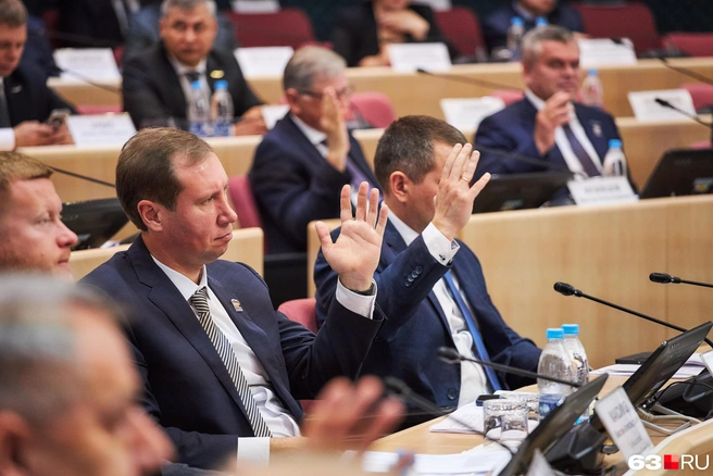 А далее — открыто выбирали замов председателя и руководителей комитетов | Источник: Роман Данилкин / 63.RU