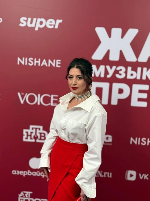 Жасмин тоже пришла на премию | Источник: Анастасия Власова / STARHIT.RU
