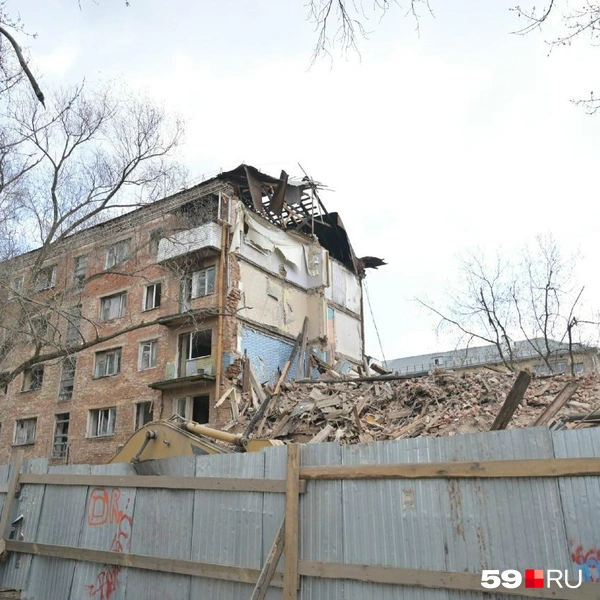Половину дома уже снесли | Источник: Василина Любимова / 59.RU