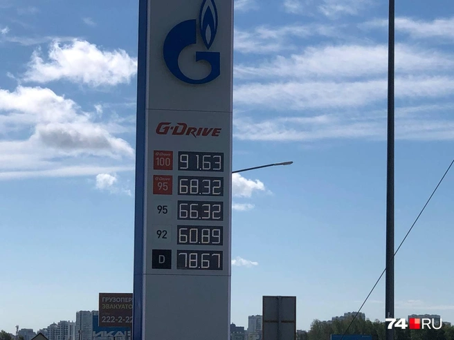 Относительно стабильно в Челябинске работают АЗС «Газпромнефти», однако и эта сеть ввела лимит в 40 литров на машину  | Источник: Артем Краснов