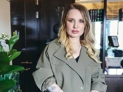 Валерия Гай Германика, чья дочь родила в 17 лет: «В России ранний брак — бегство от бедности»