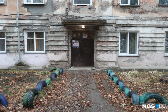 По поручению губернатора процесс расселения дома должны были ускорить до 2024 года | Источник: Андрей Бортко / NGS.RU