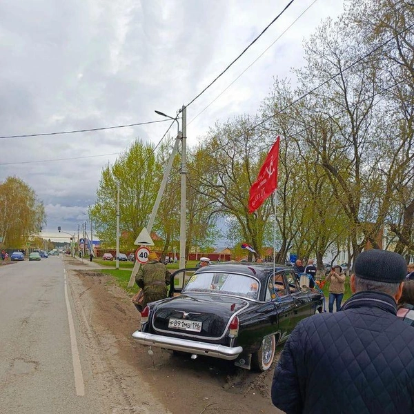 Яркий автомобиль привлекает много внимания  | Источник: «Номерограм» 