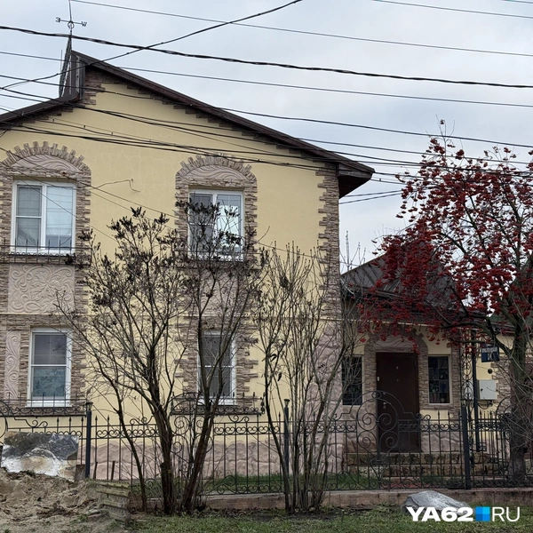 В «деревенском» Недостоеве многим очень нравится и люди строят тут хорошие дома | Источник: Сергей Петунин / YA62.RU