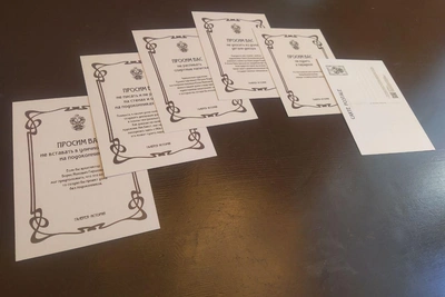 В доме Бака на Кирочной выпустили открытки с культурными объявлениями