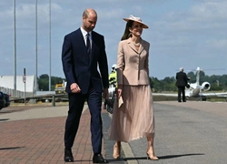 Кейт Миддлтон в Dior и принц Уильям встретили Эммануэля и Брижит Макрон на базе ВВС в Лондоне
