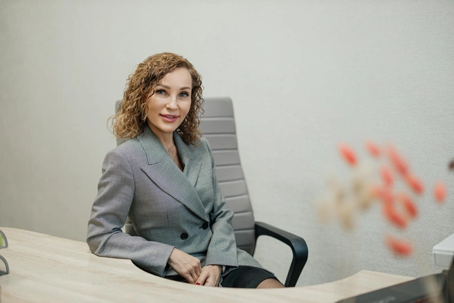 Декан старается показать студентам, что стоматология&nbsp;— это не только про деньги, но и про большую ответственность | Источник: Ксения Зимина