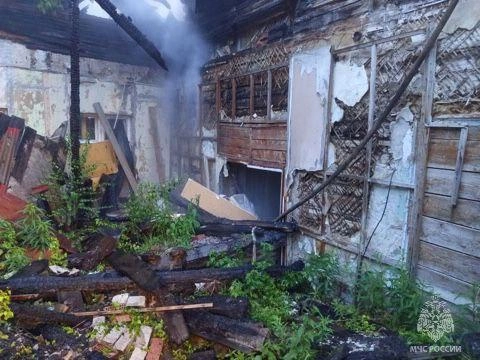 Дому давно требуется ремонт | Источник: МЧС Ярославской области / Telegram