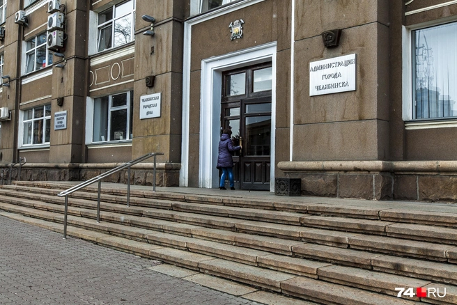 От коронавируса вакцинированы 60 процентов сотрудников мэрии | Источник: Олег Каргаполов