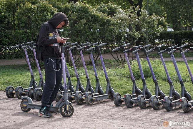 Подростки чаще всего нарушают ПДД на самокатах | Источник: Павел Каравашкин / FONTANKA.RU