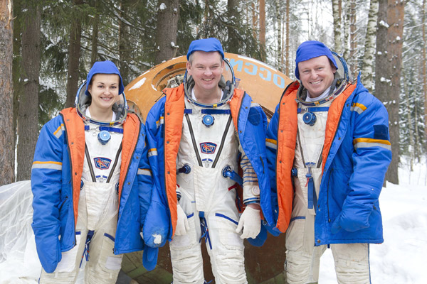 Вместе с коллегами женщина-космонавт училась, как выжить после посадки в условиях зимнего леса