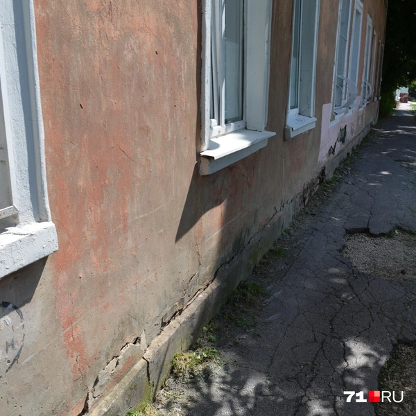 Основание дома подмывает | Источник: Максим Улитов / 71.RU