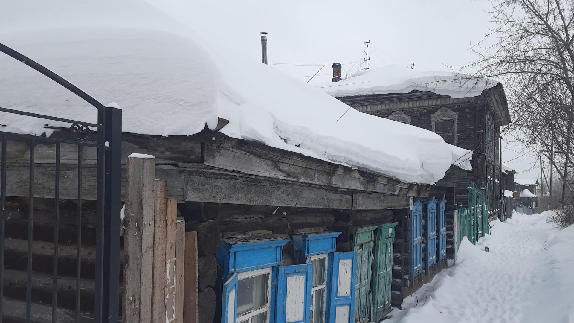 Не время для прогулок: Томск засыпает снегом