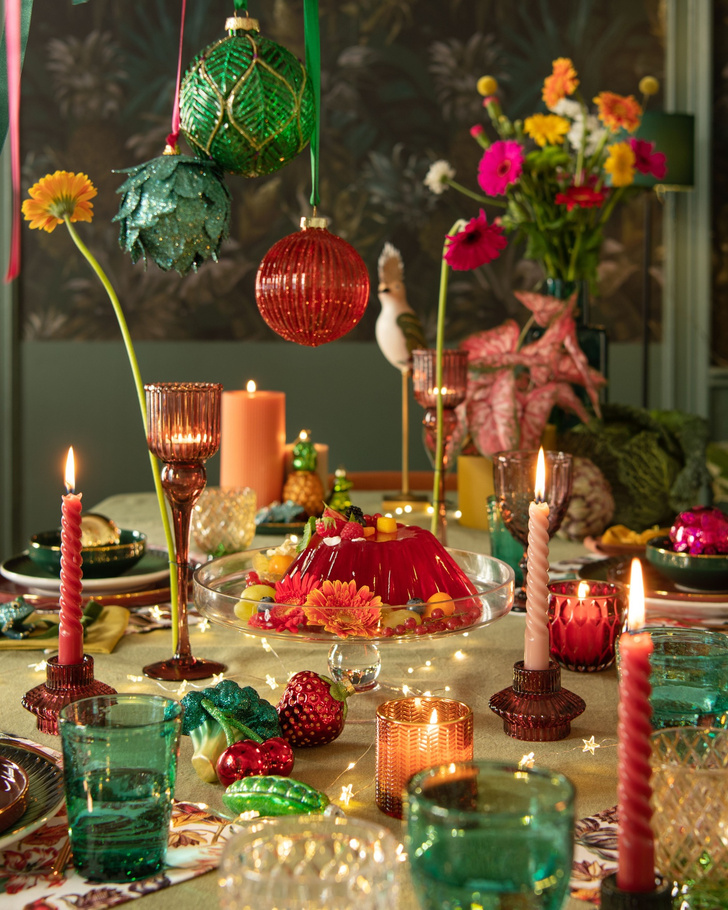 5 модных цветов для декора дома на Новый год 2023
