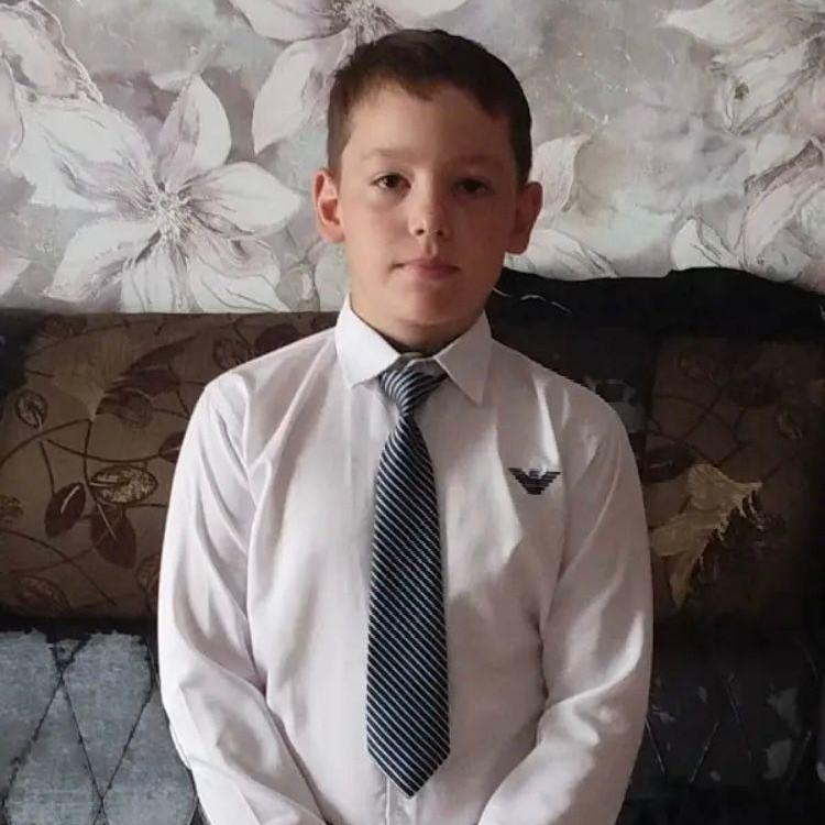 На его глазах погибли родные: с кем сейчас живет Миша, которого 14-летняя сестра Аня пощадила в ночь убийства семьи