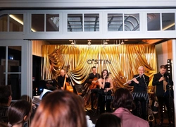 Необычное бьюти-шоу и ребрендинг с театральным размахом: что интересного готовит предновогодний сезон