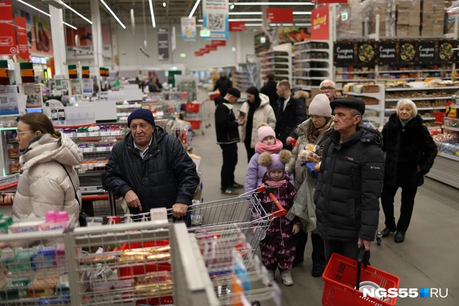 Многие пришли с детьми | Источник: Евгений Софийчук / NGS55.RU
