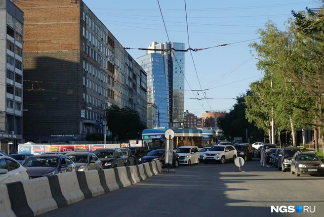 Затор начался от площади Кондратюка | Источник: Александр Ощепков / NGS.RU