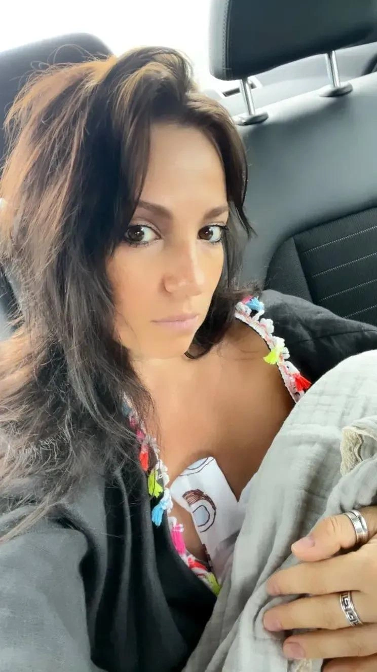 В этом году Светлана Светикова стала многодетной мамой | Источник: svetikova_music / Instagram (деятельность запрещена в РФ)