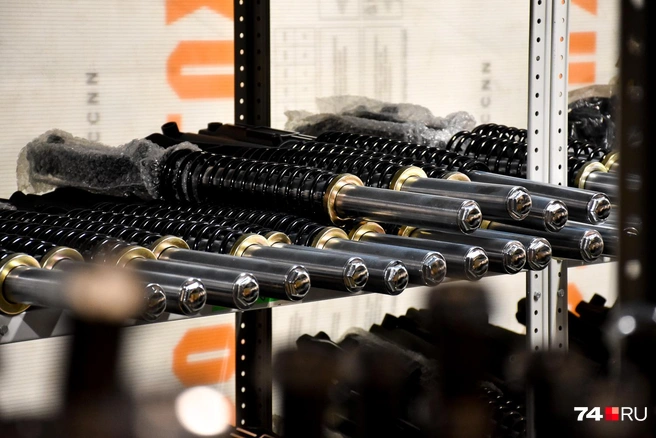 На складе хранят большой ассортимент компонентов, чтобы быстро собирать трициклы в любых исполнениях | Источник: Артем Краснов