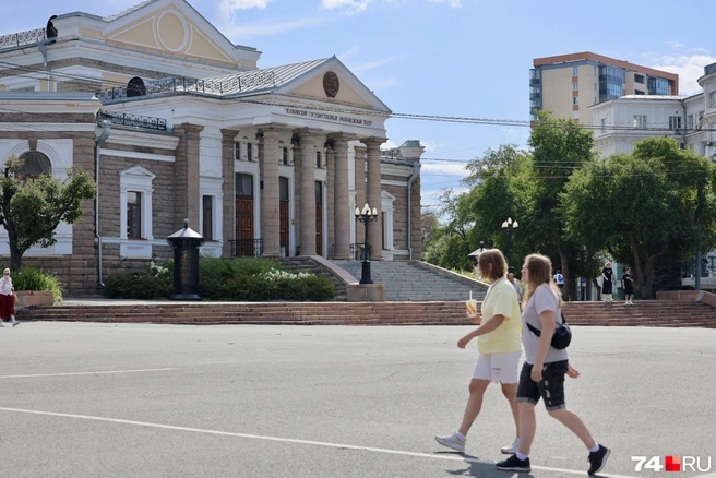 Без референдума в итоге обошлось, а ограждений и скамеек в «фирменных» цветах у районов не появилось | Источник: Наталья Лапцевич
