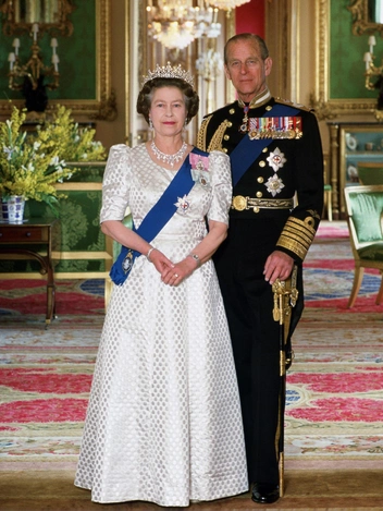 Официальный портрет Елизаветы и принца Филиппа, сделанный в Виндзорском замке, 20 ноября 1987