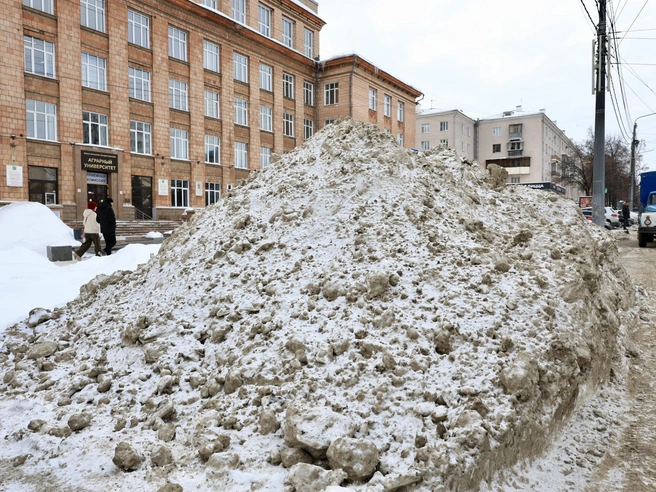 Заметных результатов по очистке проспекта Ленина пока не видно. | Источник: Михаил Шилкин 