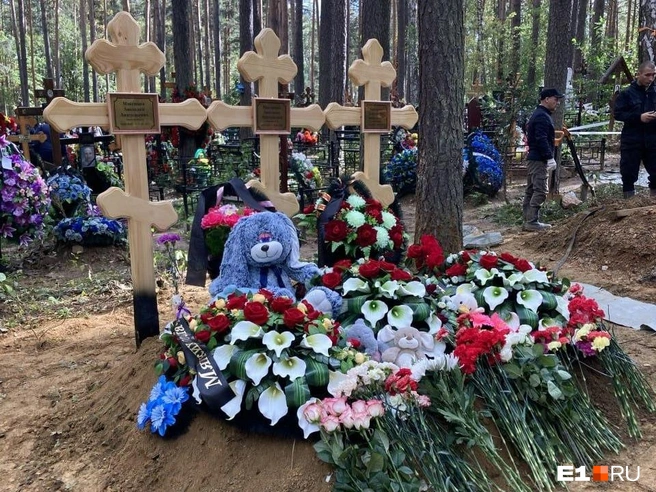 Детей похоронили на Западном кладбище | Источник: Читатель E1.RU