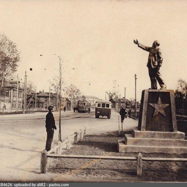 Памятник Ленину | Источник: pastvu.com