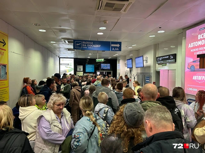Пассажиров просят потерпеть до окончания ремонта в терминале | Источник: читатель 72.ru