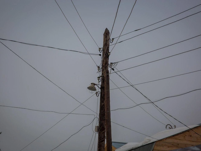 Причиной аварии стали интенсивные снегопады и сильный ветер | Источник: Александр Ощепков / NGS.RU