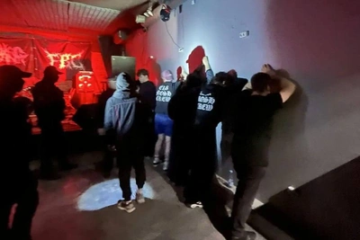 Полиция оштрафовала посетителей бара за свастику