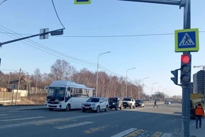 Четыре светофора появились на Корсаковской трассе
