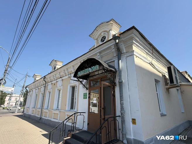Это самая старая аптека города. Внутри ничего особенного, но все равно стоит обратить внимание | Источник: Сергей Петунин / YA62.RU