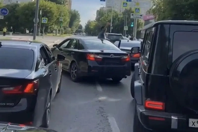 Свадебный кортеж в Тюмени попал под проверку ГИБДД