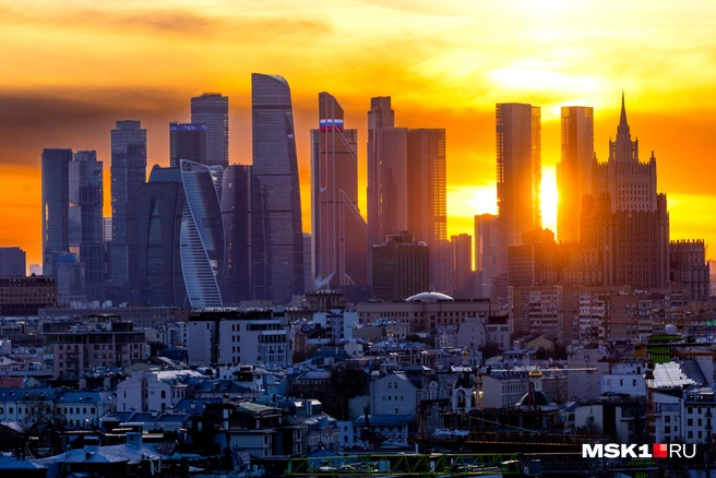 Москва-сити в лучах закатного солнца | Источник: Артем Устюжанин / MSK1.RU