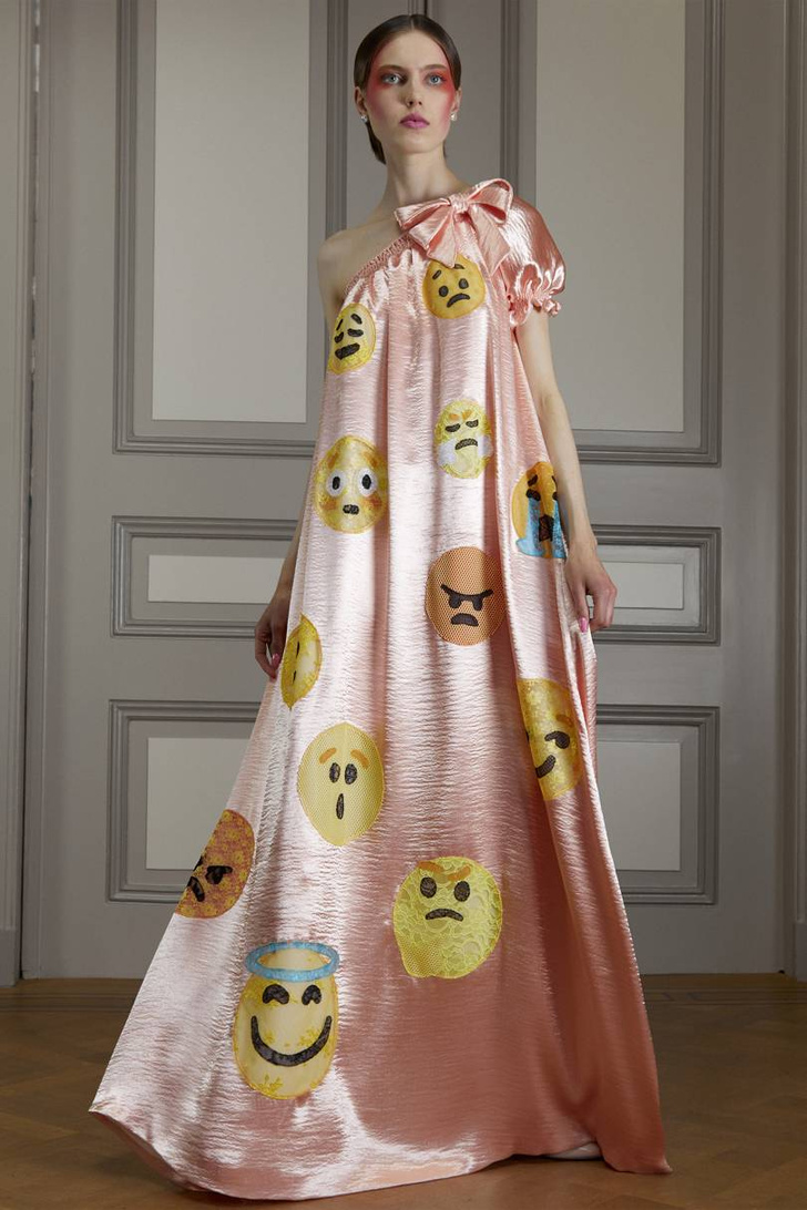Viktor & Rolf показали в своей кутюрной коллекции, как выглядят любовь, смятение и грусть