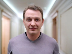 «Тот, кто давал, пусть тот и отбирает»: Марат Башаров отреагировал на призывы лишить его звания заслуженного артиста
