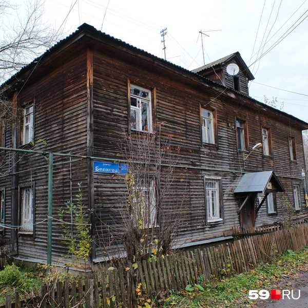 На территории будущей застройки много аварийных и ветхих домов&nbsp;— их снесут | Источник: Тимофей Калмаков / 59.RU