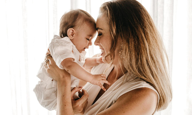 «Материнство — это работа»: врач назвал четыре распространенные болезни молодых мам