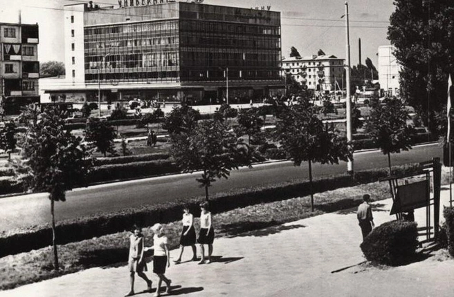 1967 год, возле универмага «Краснодар» | Источник: pastvu.com