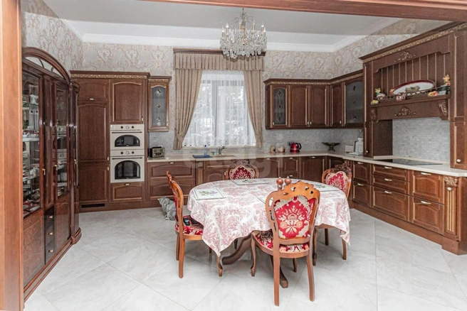 В интерьере используется красный цвет  | Источник: Агентство недвижимости «Этажи» / N1