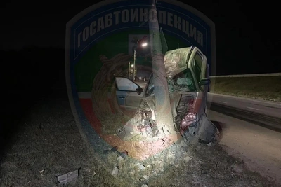 В Казани водитель влетел в столб и выжил