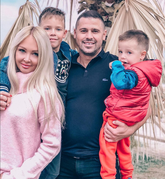 Дарья и Сергей Пынзари с детьми