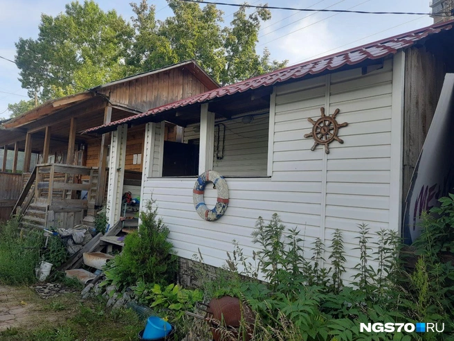 Сразу видно, что тут живут лодочники | Источник: Анастасия Харламова / NGS70.RU 
