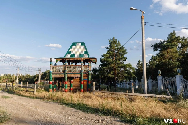 Вокруг давно неработающей усадьбы возникло немало судебных процессов | Источник: Алексей Волхонский / V1.RU