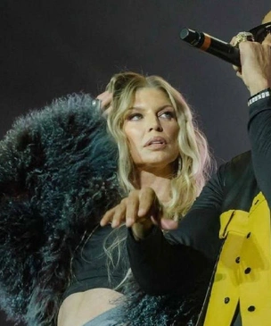 Как теперь выглядит 50-летняя экс-солистка Black Eyed Peas: Ферги дала редкое выступление