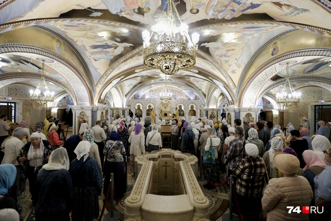 Желающие приложиться к мощам заполнили весь зал | Источник: Наталья Лапцевич