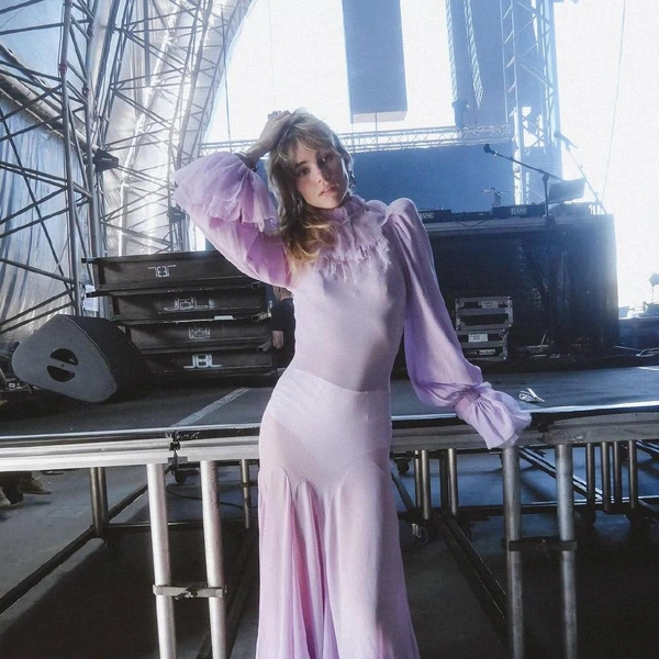 Источник: @sukiwaterhouse